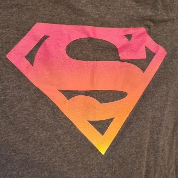 Under Armour Shirt Sz S Gray Superman Heatgear Semi Fitted Charged (spot) - Picture 7 of 12